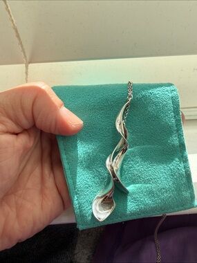 Tiffany & Co. Twisted Sculptural Pendant Necklace - Silver